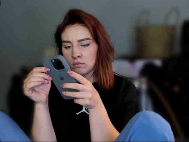 RedheadDevil webcam