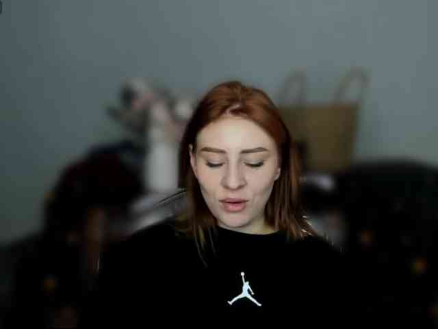 RedheadDevil webcam
