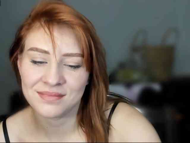 RedheadDevil webcam