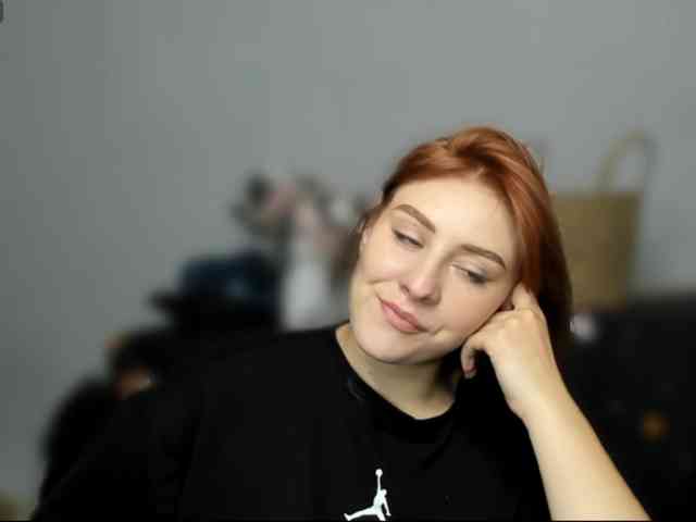 RedheadDevil webcam