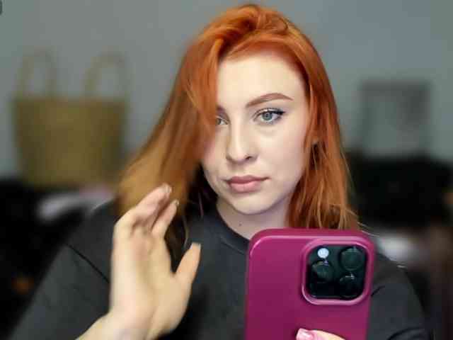 RedheadDevil webcam