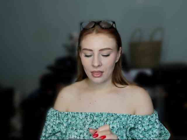 RedheadDevil webcam