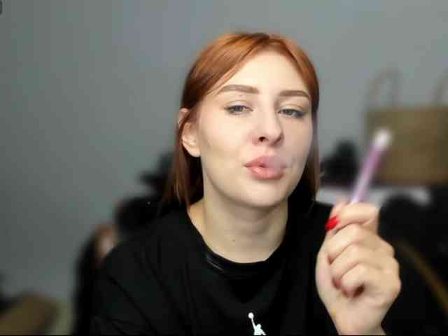 RedheadDevil webcam