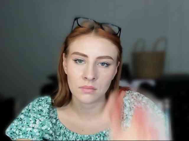 RedheadDevil webcam