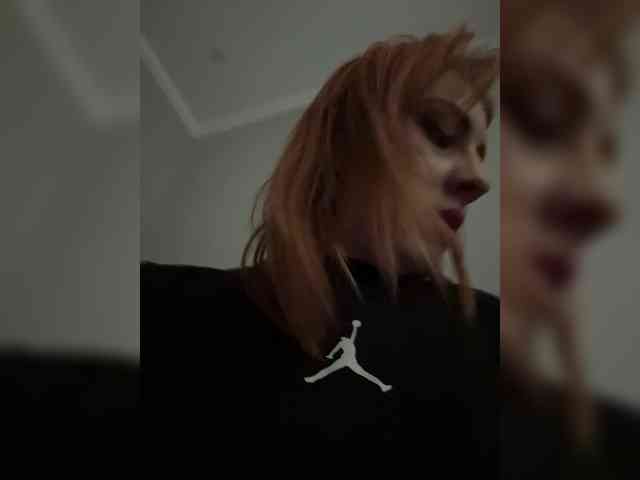 RedheadDevil webcam