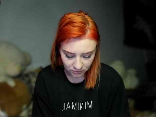 RedheadDevil webcam