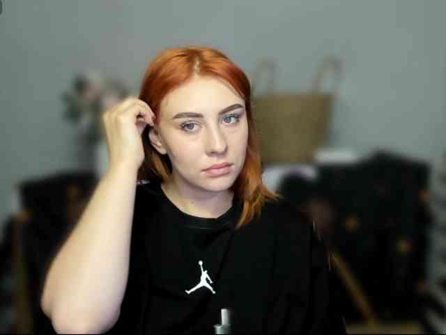 RedheadDevil webcam
