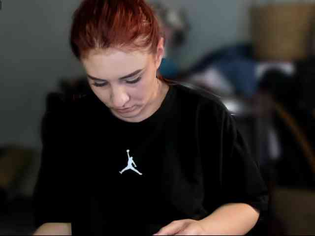 RedheadDevil webcam
