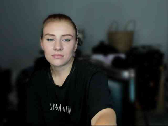 RedheadDevil webcam