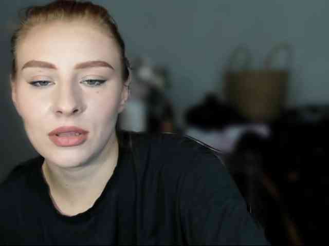 RedheadDevil webcam