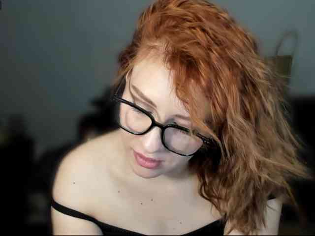 RedheadDevil webcam