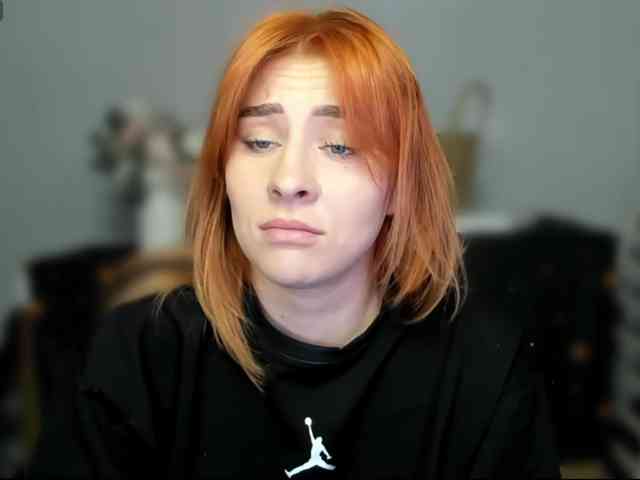 RedheadDevil webcam