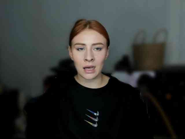 RedheadDevil webcam