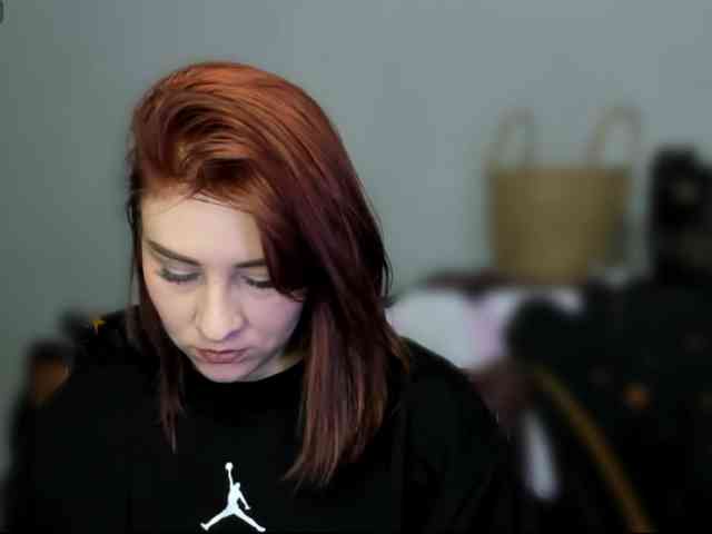 RedheadDevil webcam