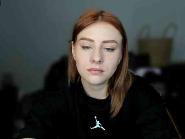 RedheadDevil webcam
