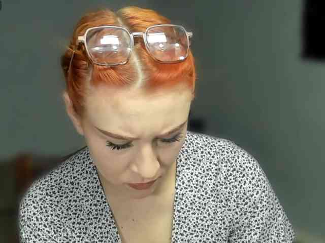 RedheadDevil webcam