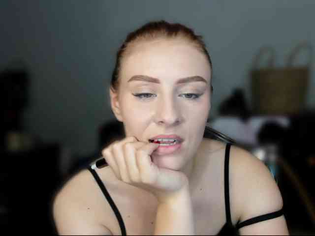 RedheadDevil webcam