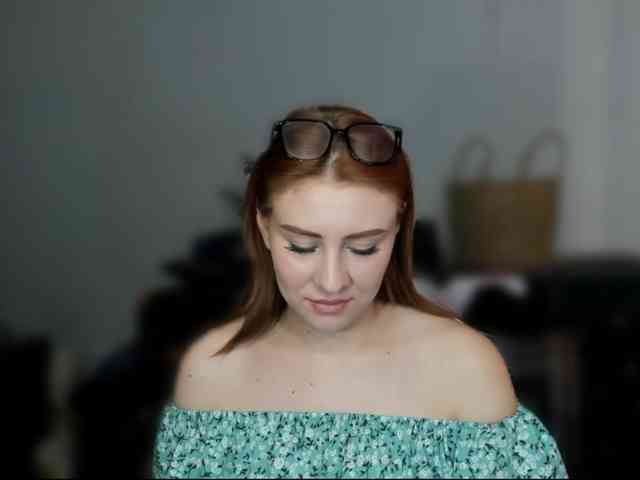 RedheadDevil webcam