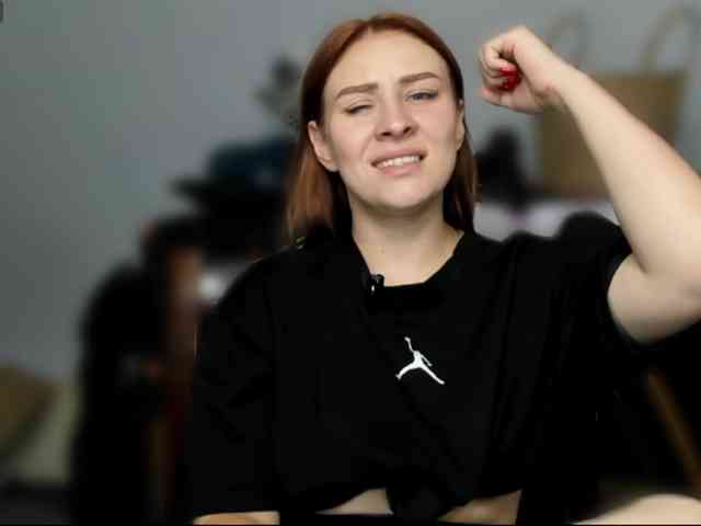 RedheadDevil webcam