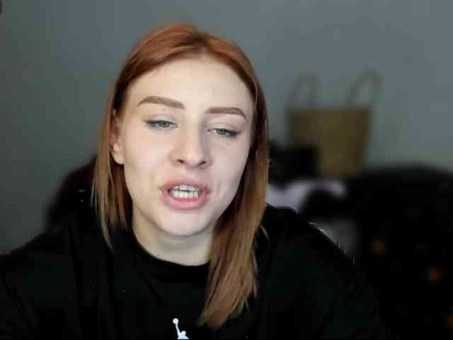 RedheadDevil webcam