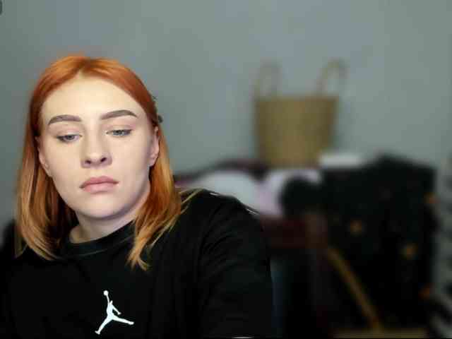 RedheadDevil webcam