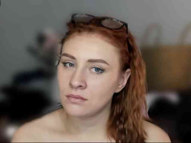RedheadDevil webcam