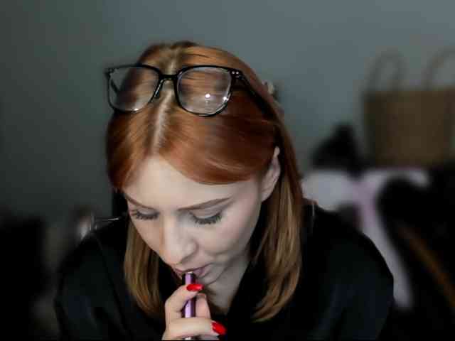RedheadDevil webcam