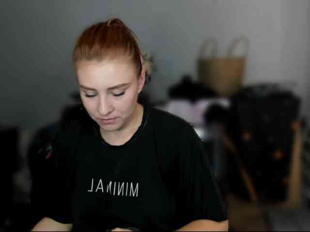 RedheadDevil webcam