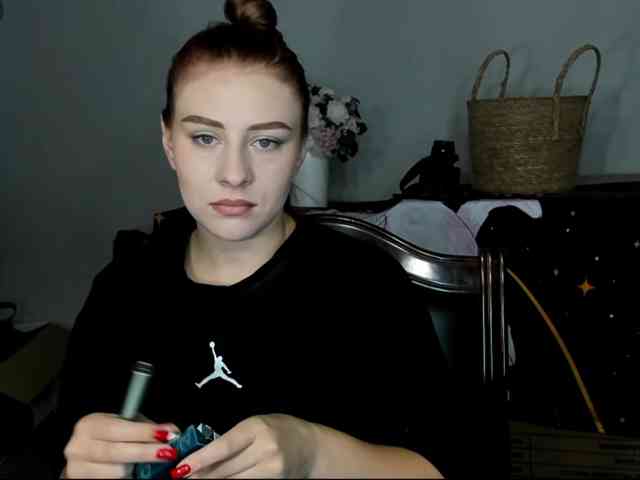 RedheadDevil webcam