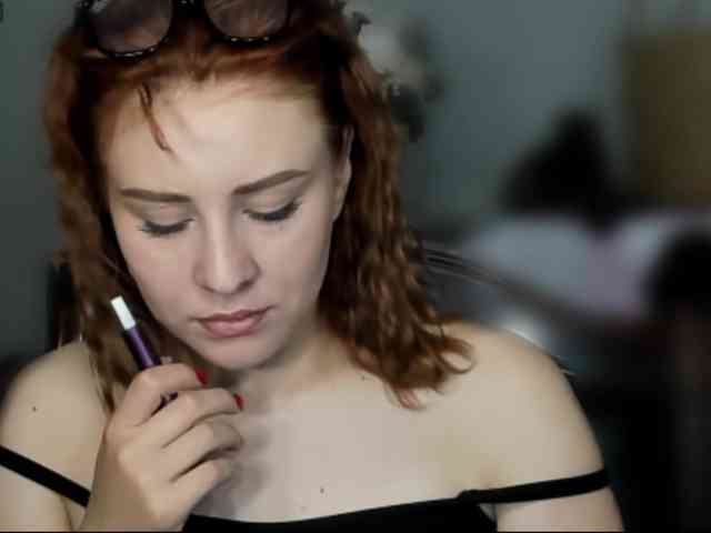 RedheadDevil webcam
