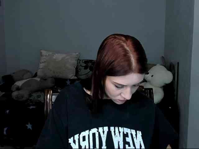 RedheadDevil webcam