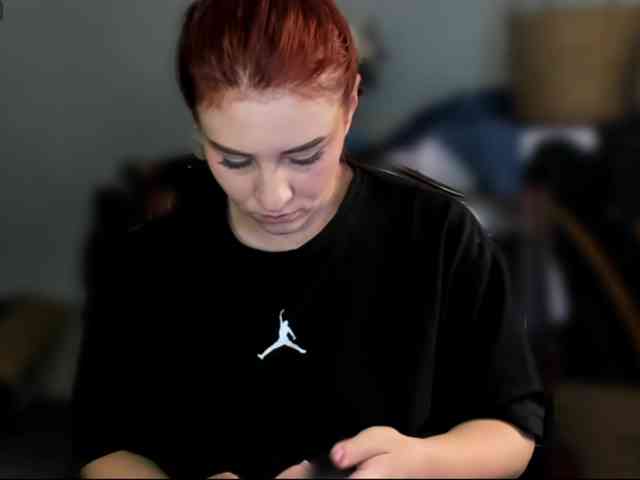 RedheadDevil webcam