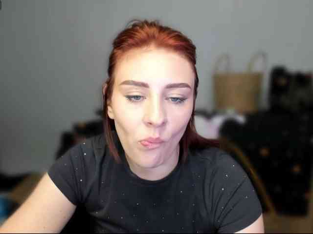 RedheadDevil webcam
