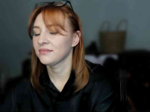 RedheadDevil webcam