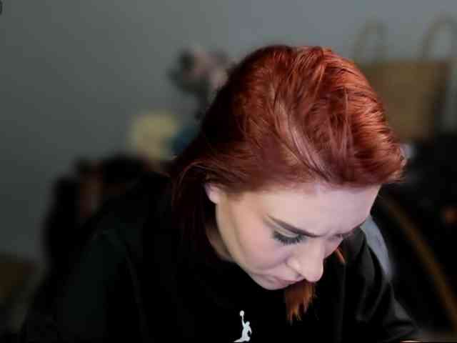 RedheadDevil webcam