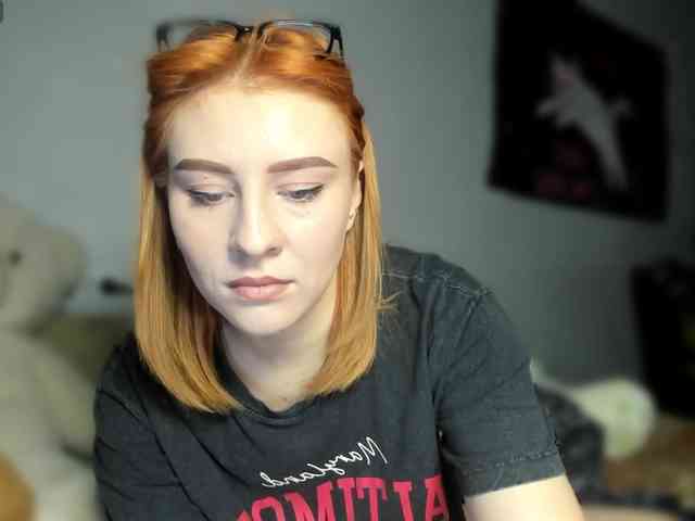 RedheadDevil webcam