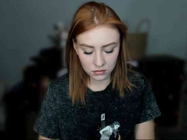 RedheadDevil webcam