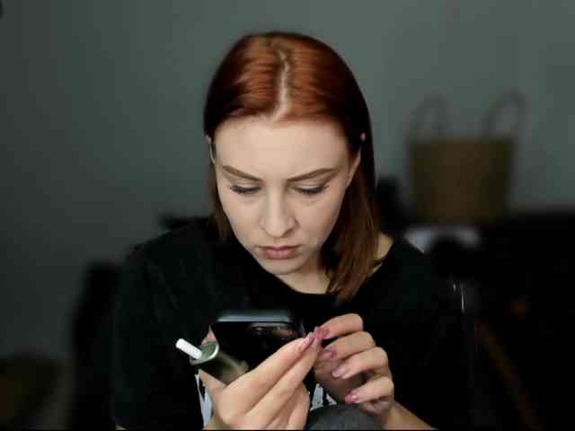 RedheadDevil webcam