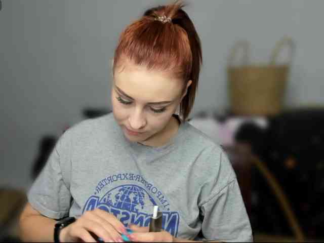 RedheadDevil webcam