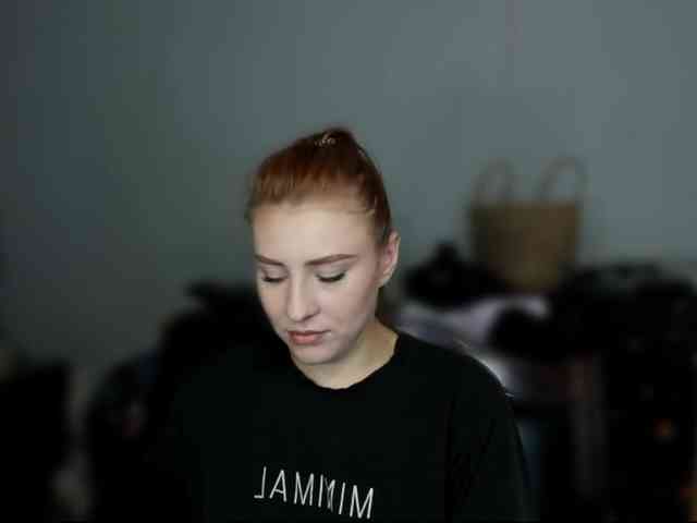 RedheadDevil webcam