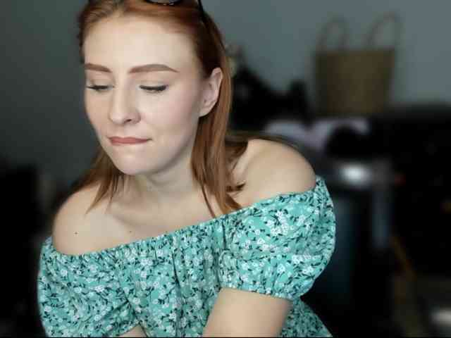 RedheadDevil webcam