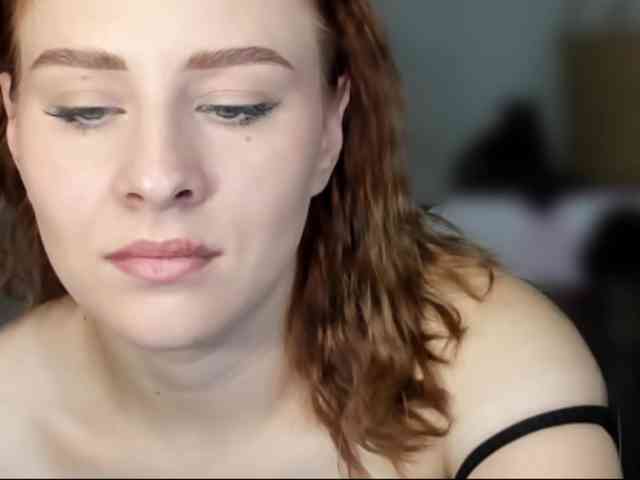 RedheadDevil webcam