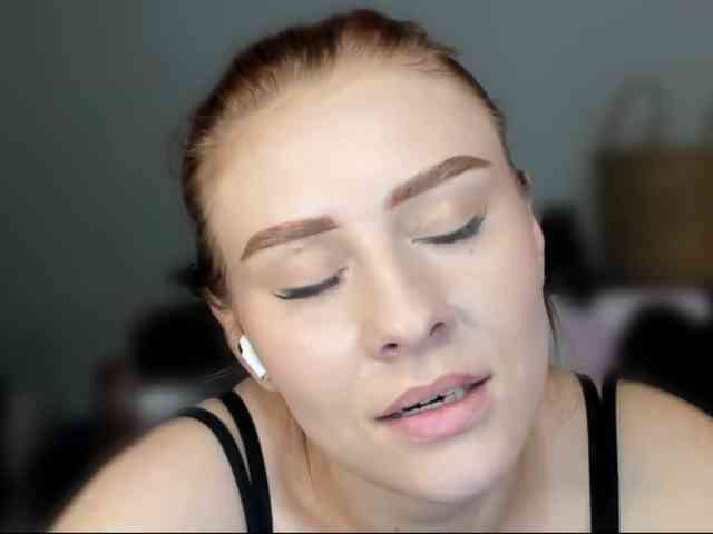 RedheadDevil webcam