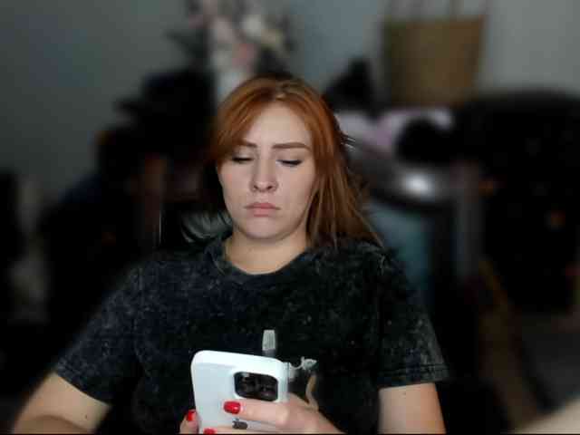 RedheadDevil webcam