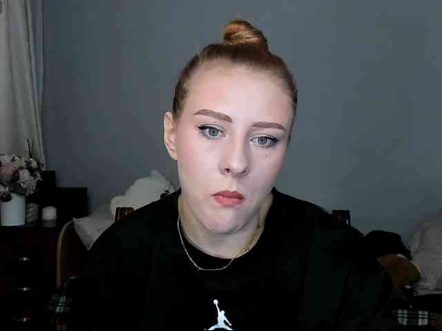 RedheadDevil webcam