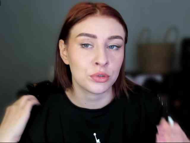 RedheadDevil webcam