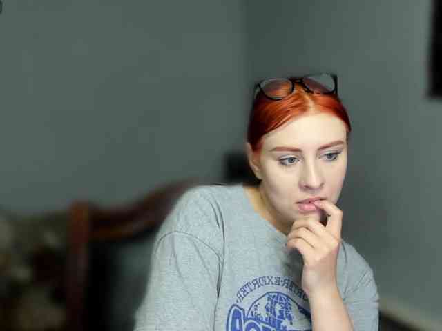 RedheadDevil webcam