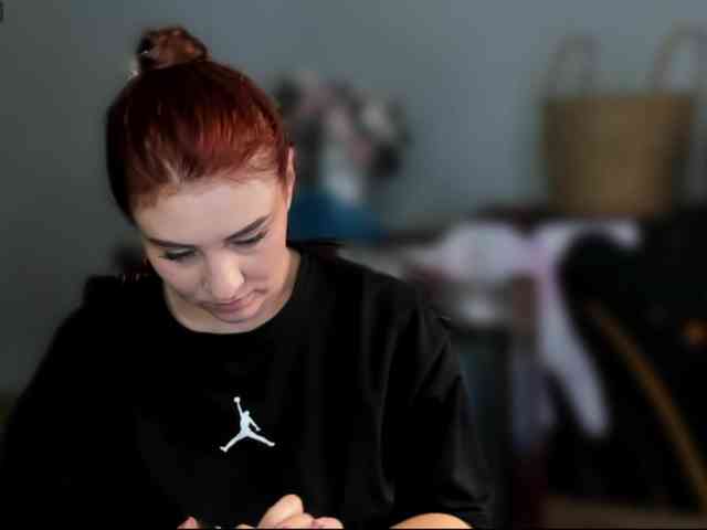 RedheadDevil webcam