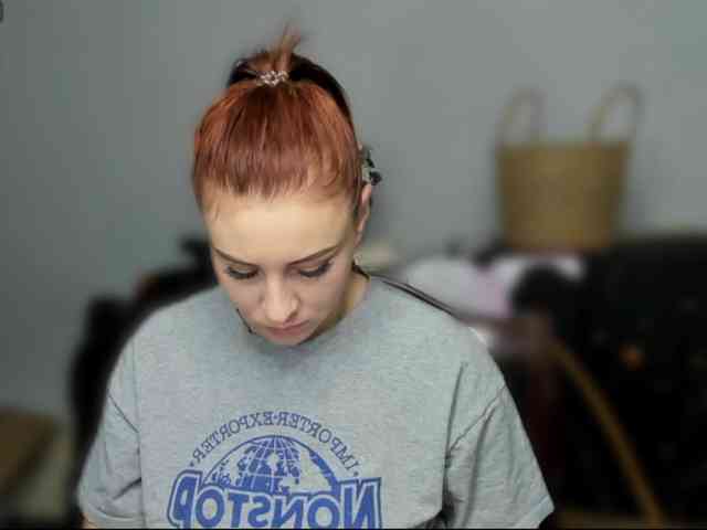 RedheadDevil webcam