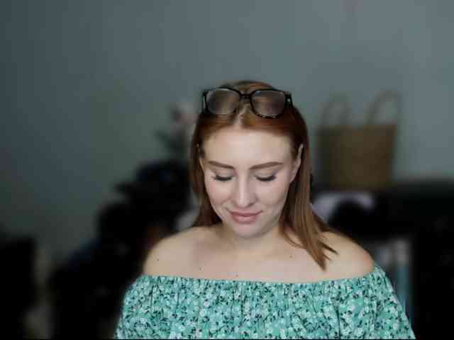 RedheadDevil webcam